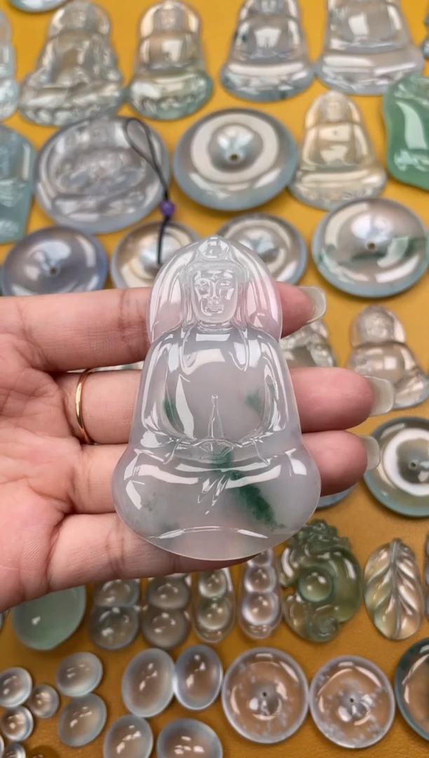 翡翠未镶嵌吊坠(不含链)素衣 70.8 44.2 5.7