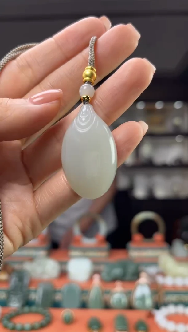 和田玉未镶嵌颈饰佩佩