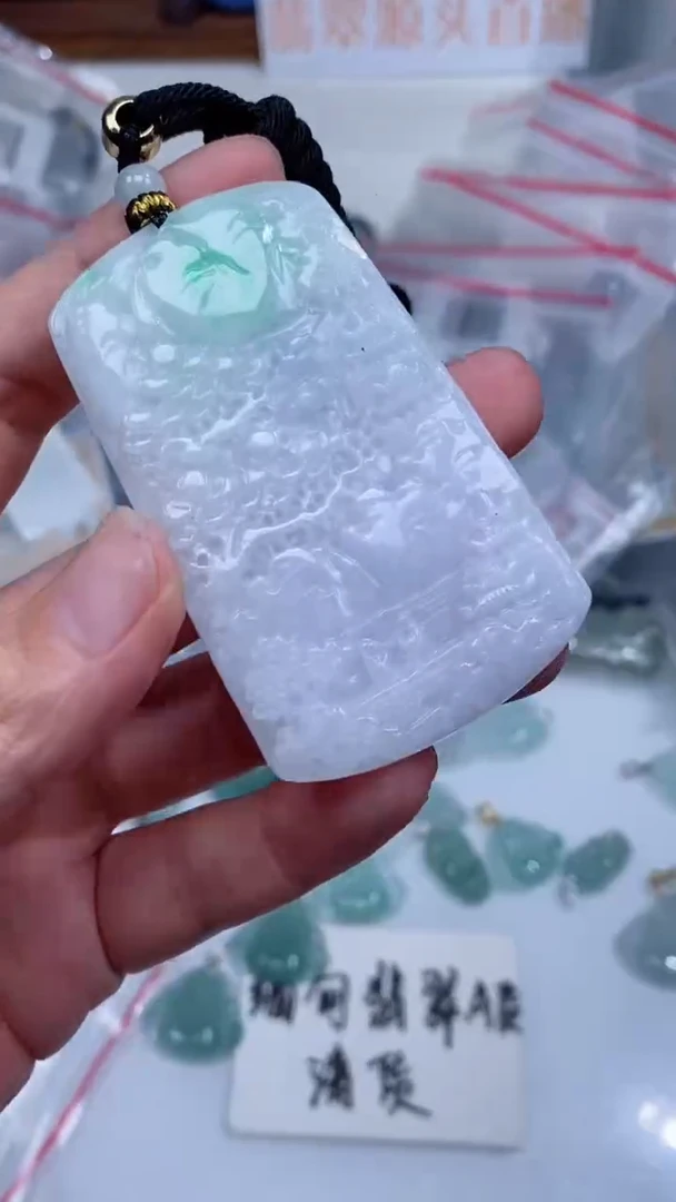 颈饰未镶嵌翡翠吊坠