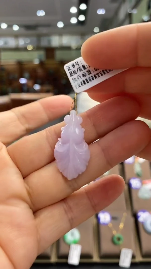 翡翠未镶嵌颈饰鱼鱼