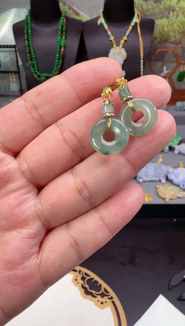 【闪购商品】翡翠颈饰未镶嵌牌子