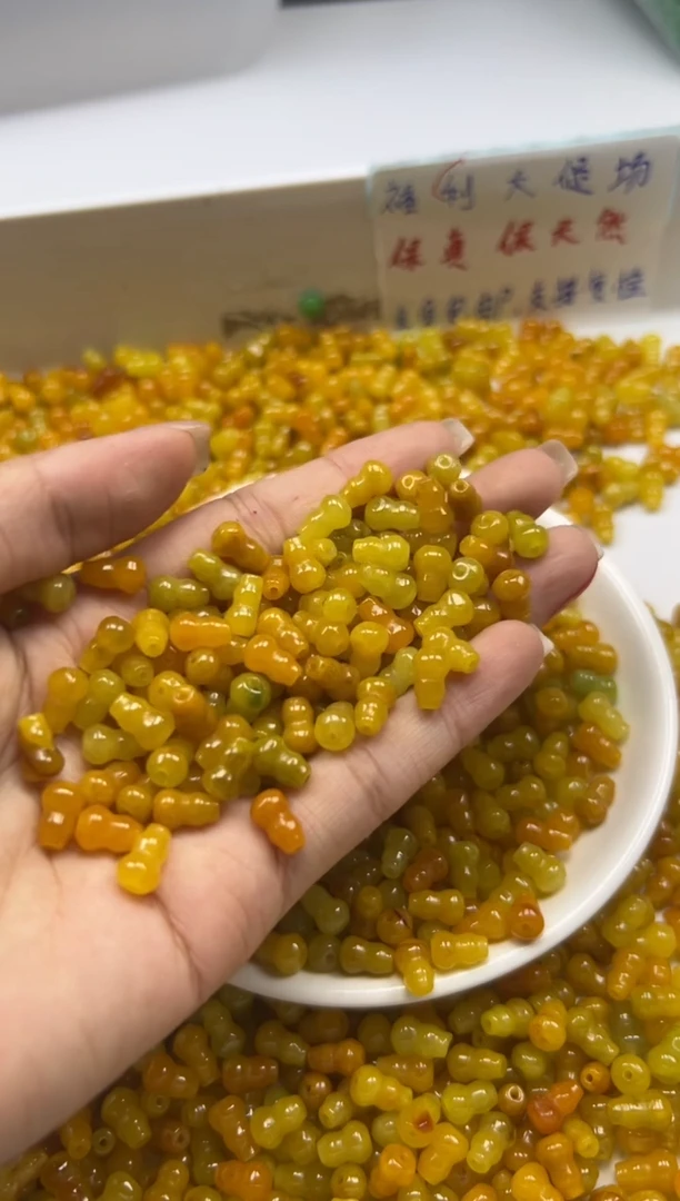 翡翠未镶嵌颈饰W815黄翡葫芦9*6mm*10颗