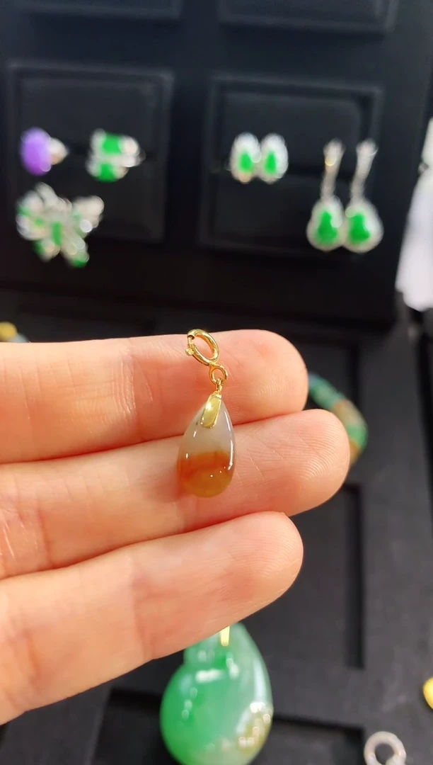 【闪购商品】翡翠吊坠(不含链)18K金镶嵌吊坠