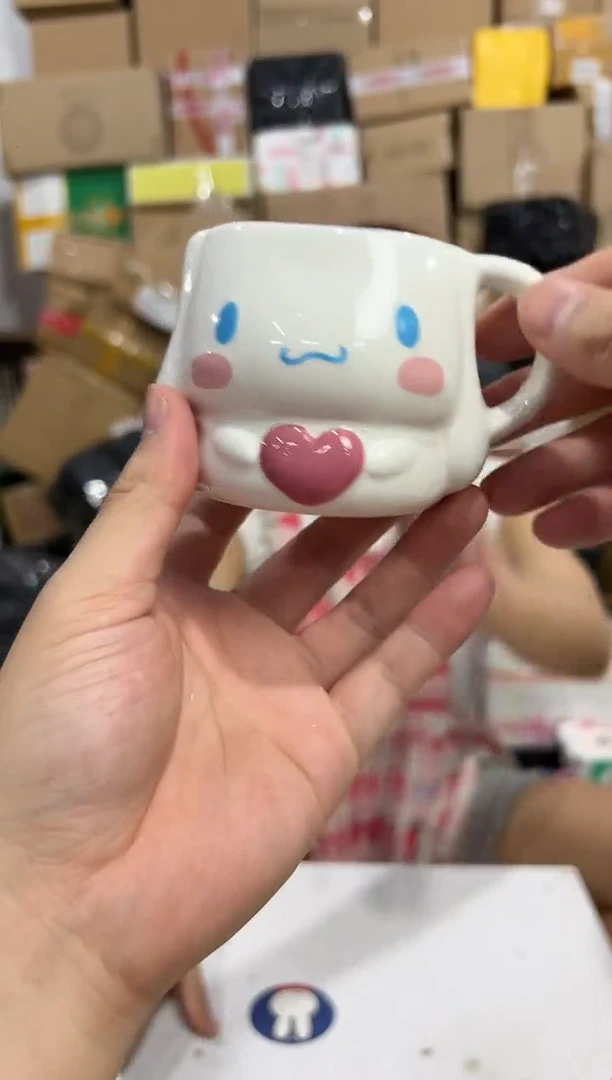 瓷片玉桂狗抱爱心一口杯 微瑕