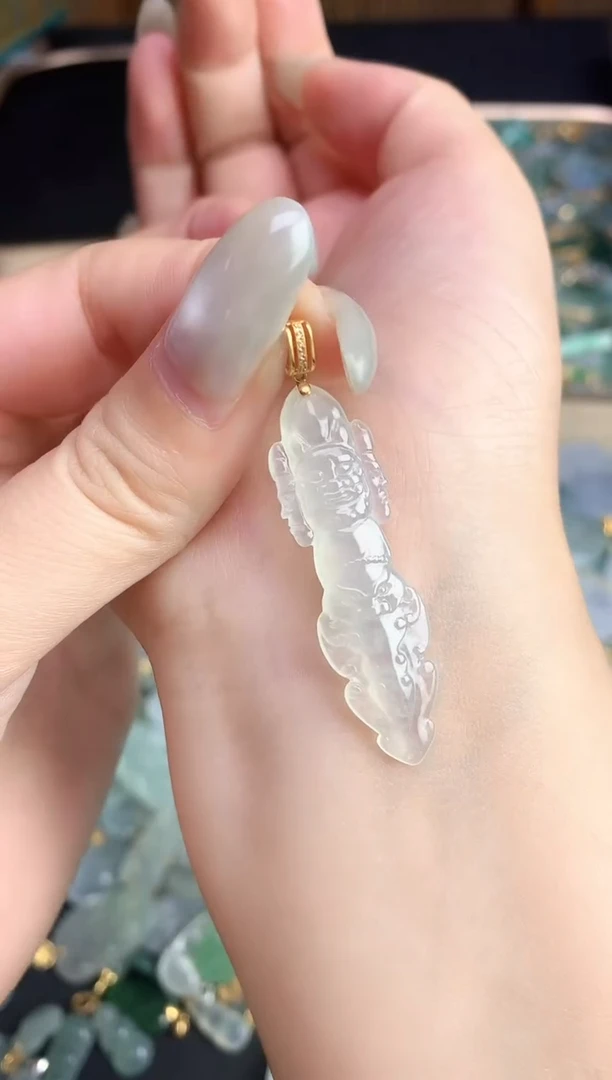 颈饰18K金镶嵌翡翠20251106111