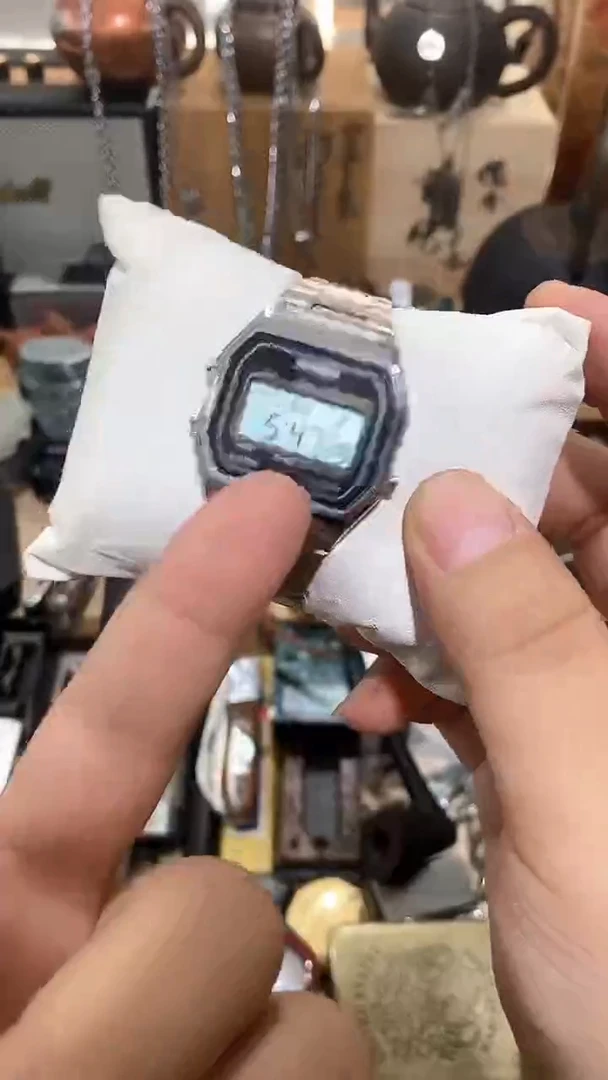 瓷片闪购商品  如图所示