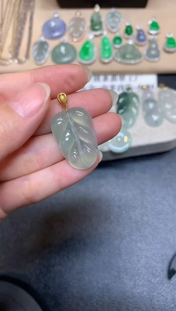 翡翠18K金镶嵌颈饰树叶【无服务费