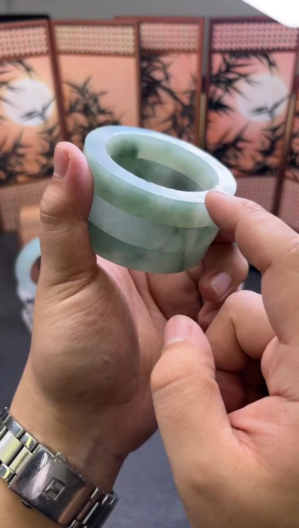 未镶嵌手镯定制翡翠“***美多样性