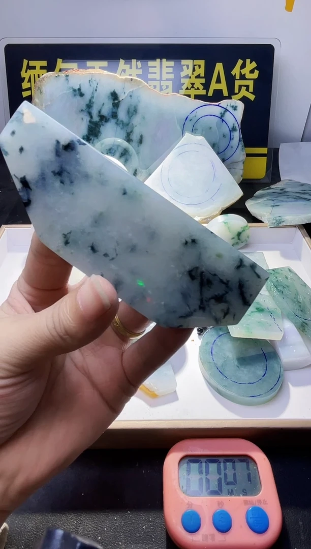 颈饰未镶嵌翡翠马*琪翡翠