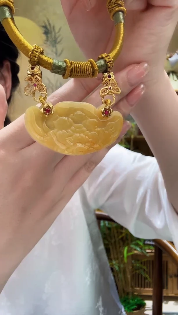 颈饰未镶嵌翡翠吊坠