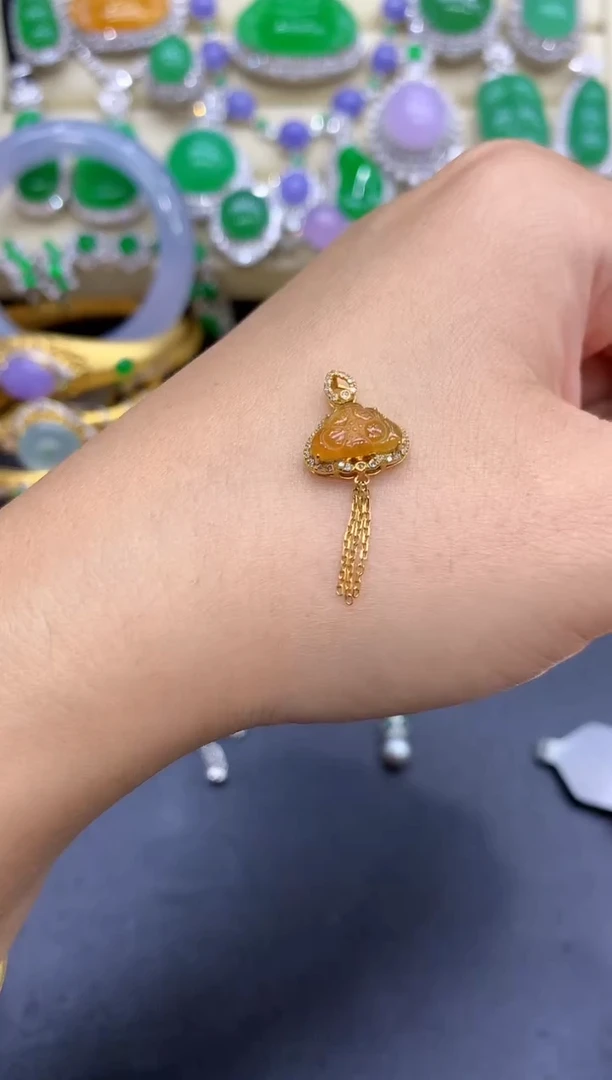 颈饰18K金镶嵌翡翠272-中国好珍宝