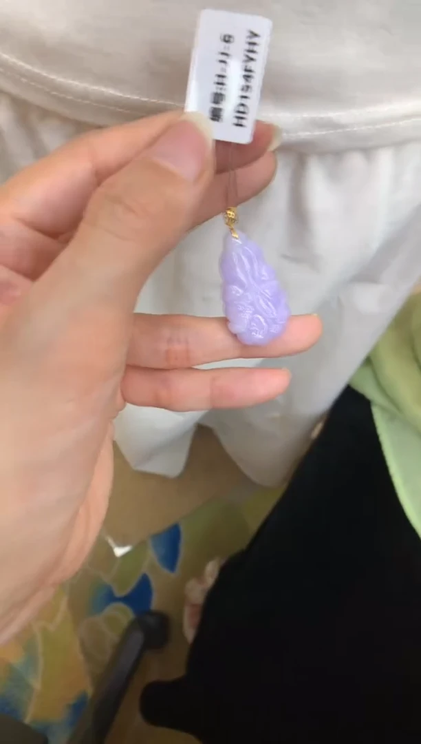 翡翠18K金镶嵌颈饰白菜