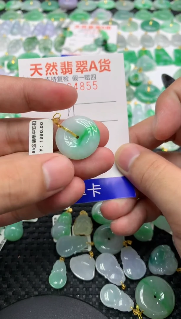 翡翠18K金镶嵌颈饰1111111111111111