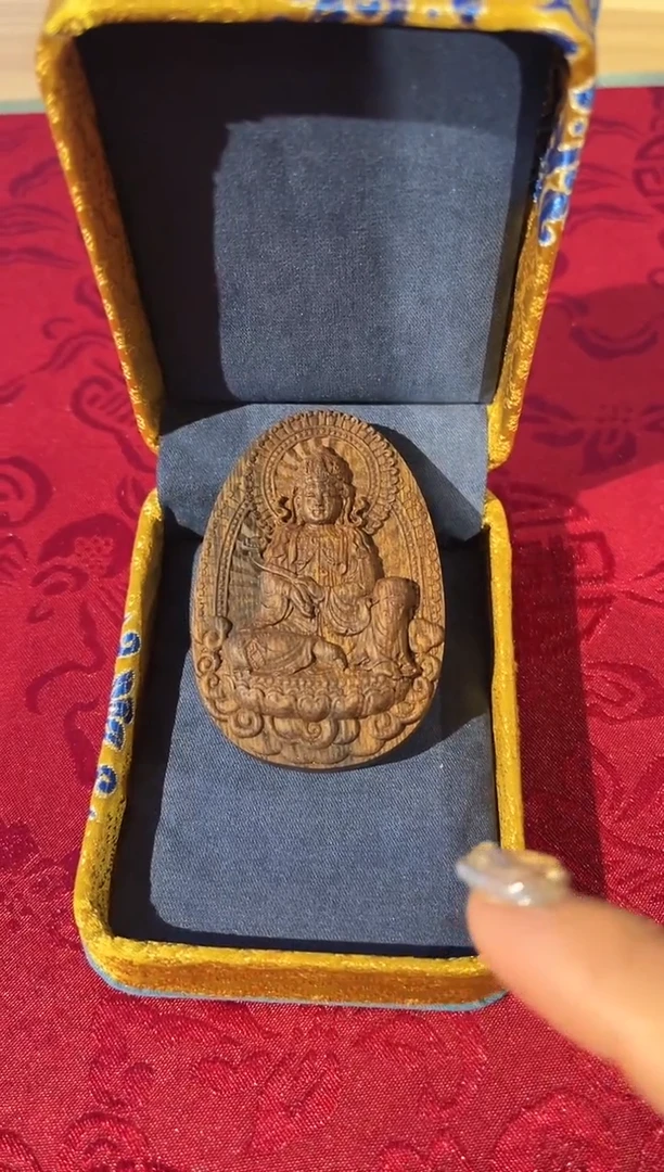 【闪购商品】沉香木吊坠02 富森红土椭圆观音牌