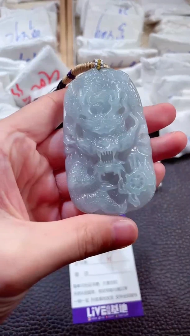 翡翠未镶嵌颈饰00001923