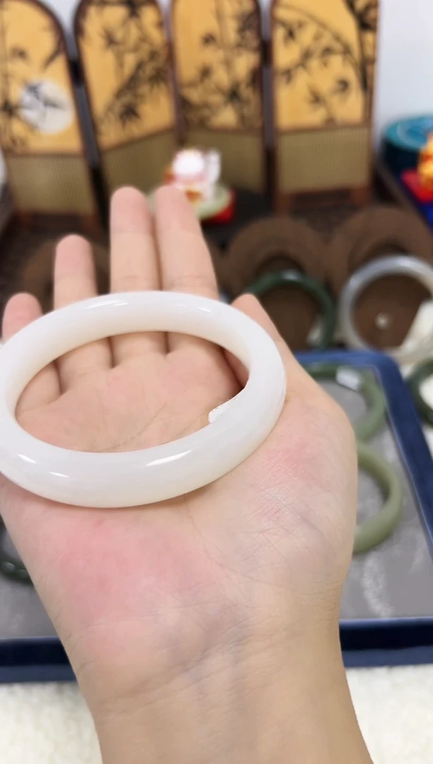 未镶嵌手镯和田玉和田玉白色