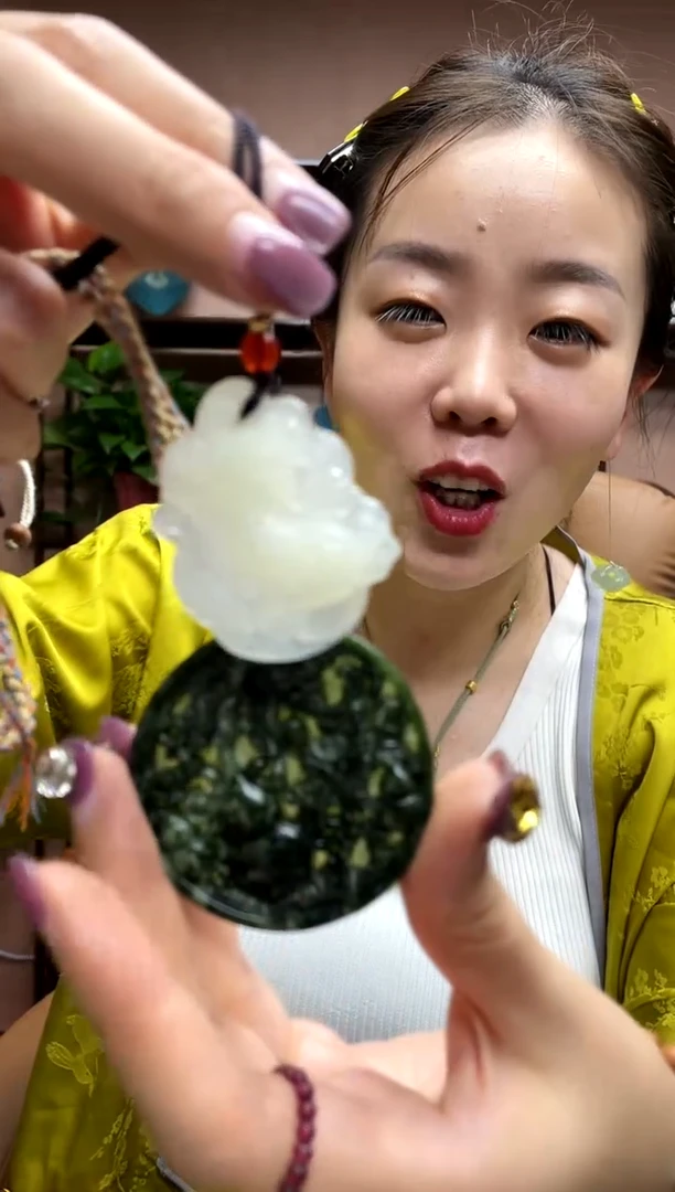 岫玉未镶嵌吊坠·