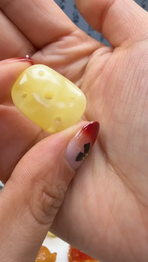 裸石琥珀未镶嵌如图