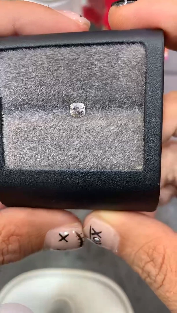 裸石尖晶石枕型 金属色调 0.61ct