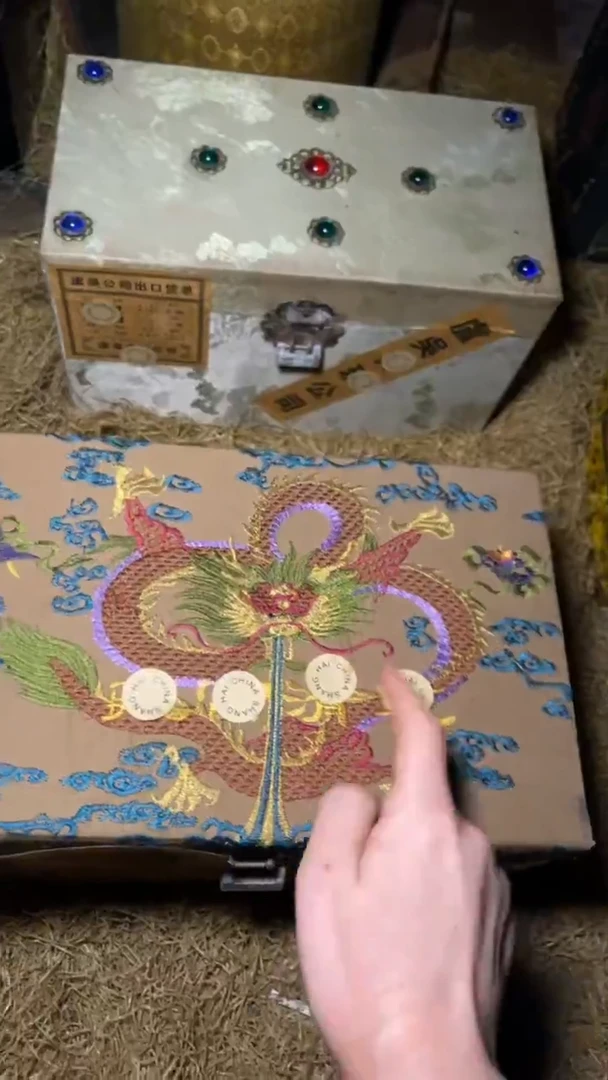 木摆件高端精美红龙刺绣盒一件链接