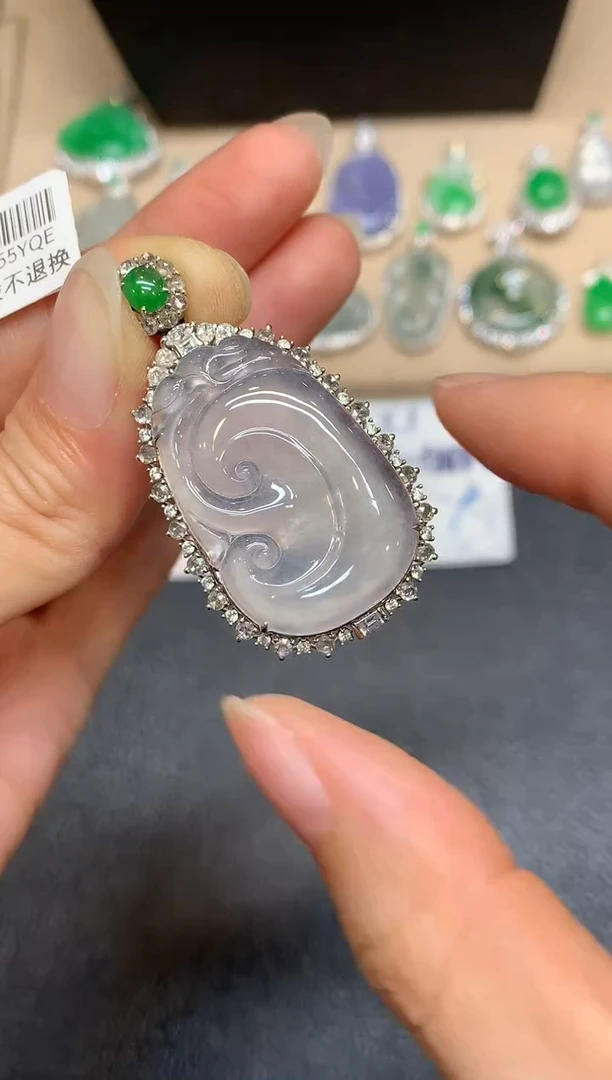 颈饰18K金镶嵌翡翠如意【无服务费