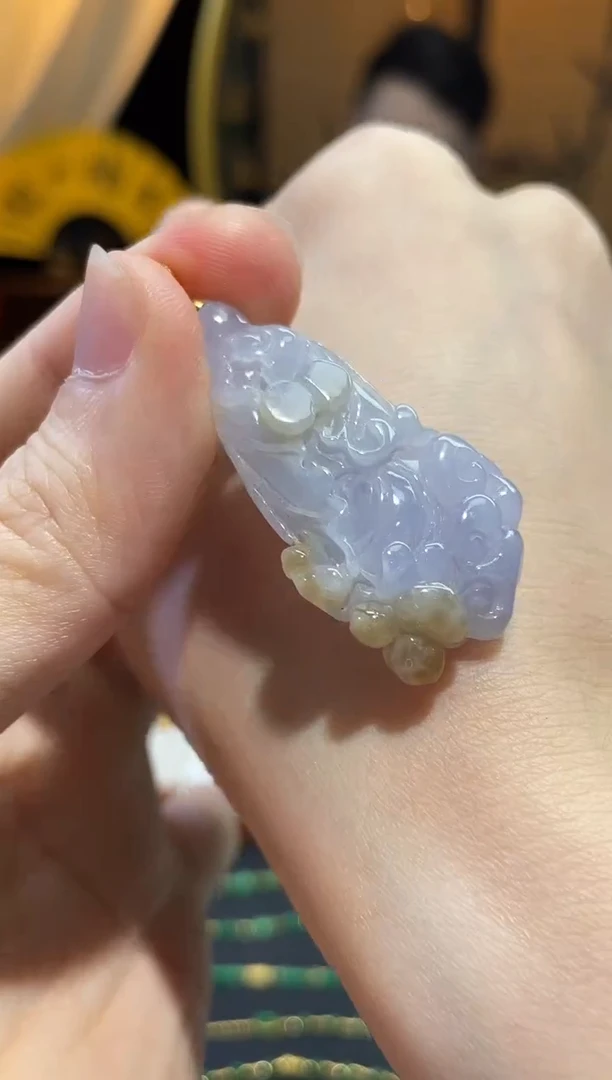 颈饰18K金镶嵌翡翠白菜