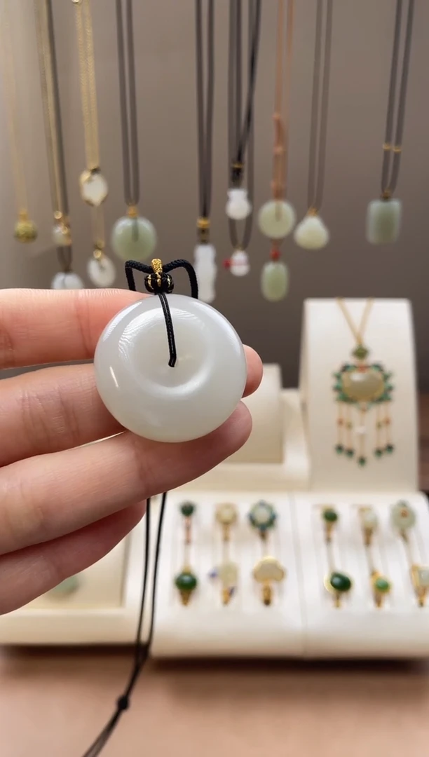 颈饰未镶嵌和田玉和田玉吊坠