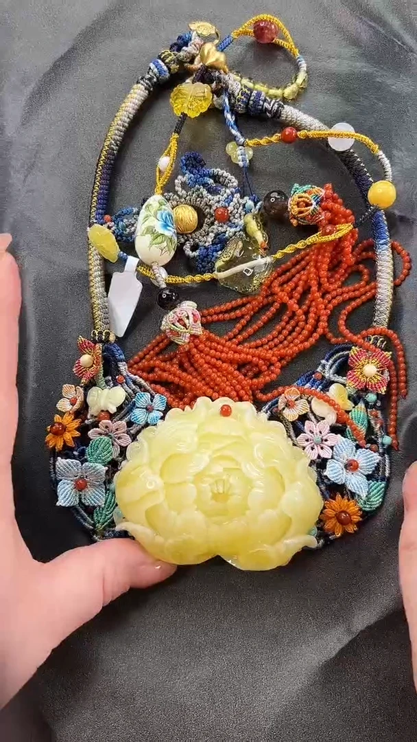 琥珀颈饰未镶嵌吊坠
