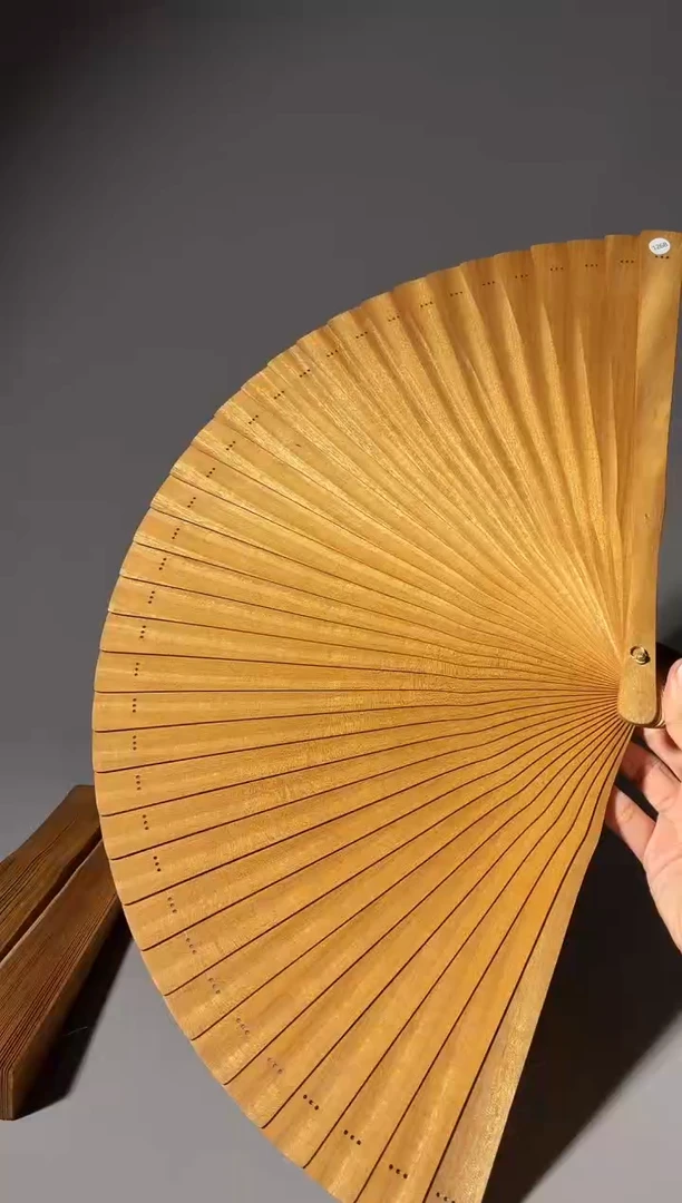 其他楠木（金丝楠）有****灯126号26cm小叶桢楠扇子