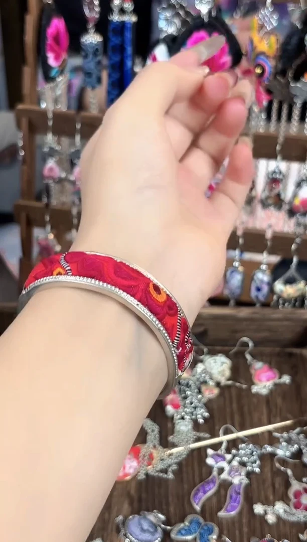 织绣彩云南阁非遗老绣饰品093