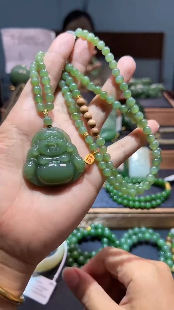 颈饰未镶嵌和田玉（碧玉）1