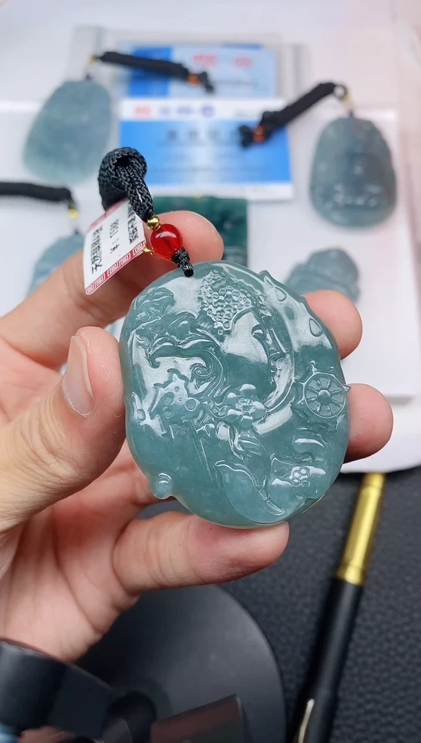 颈饰未镶嵌翡翠