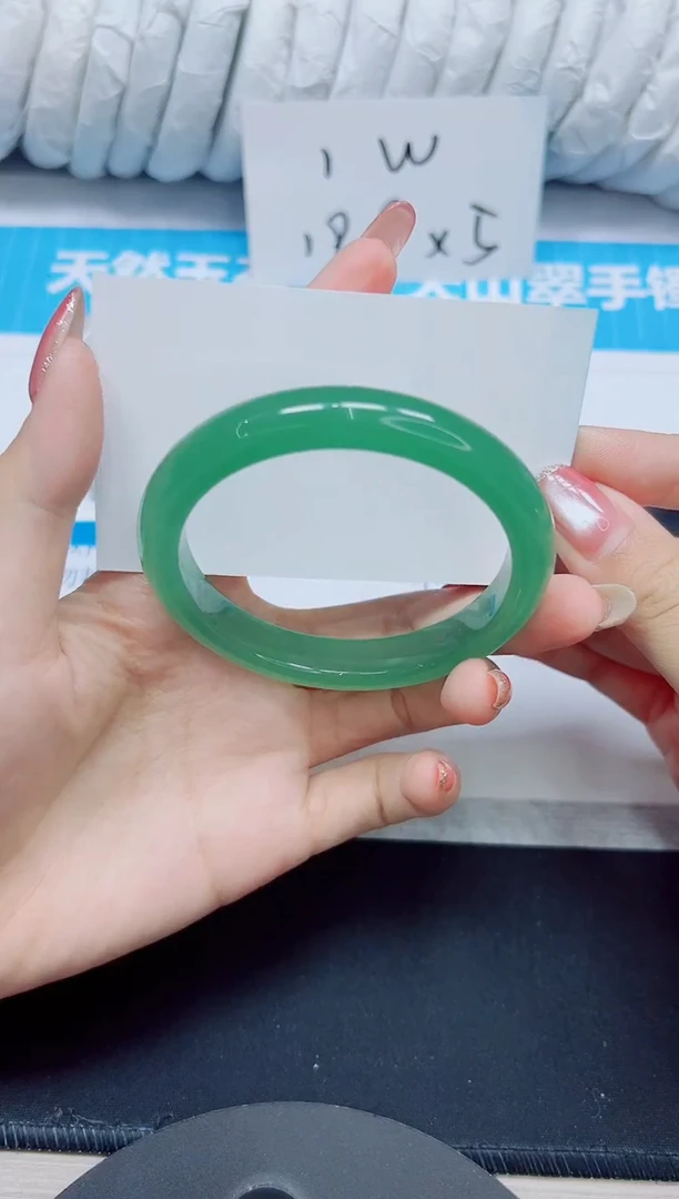 石英质玉手镯未镶嵌77/60.5