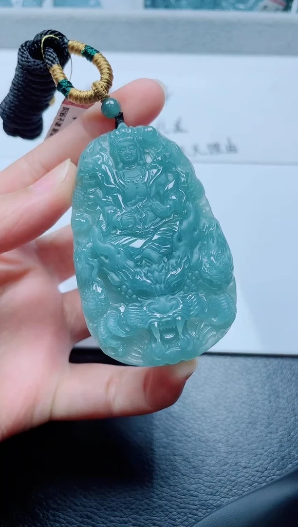 颈饰未镶嵌翡翠   牛虎