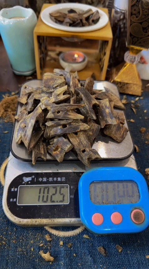 【闪购商品】沉香沉香碎屑海南红金猊块料102克