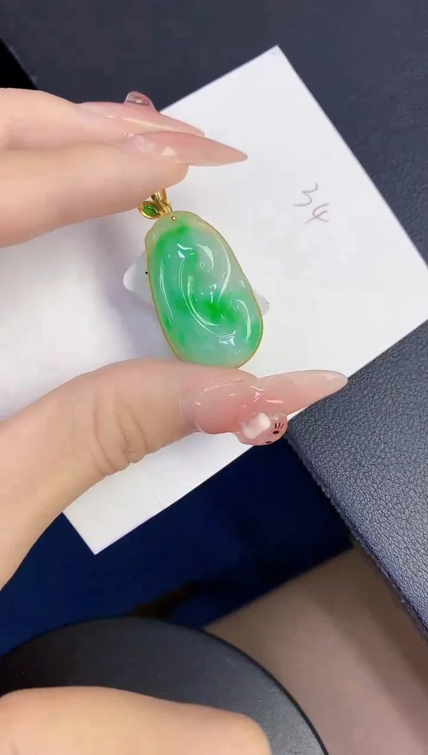 颈饰18K金镶嵌翡翠缅甸天然翡翠A货