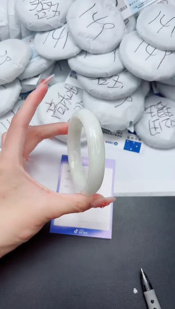 手镯和田玉未镶嵌143-61.9BZ