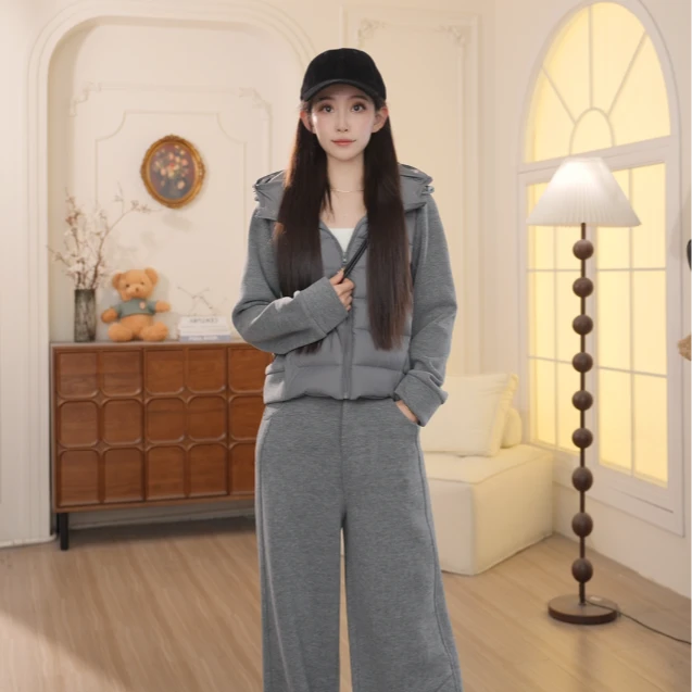 Basic House/百家好2025秋冬新款羽绒连帽拼接外套休闲长裤DDE91