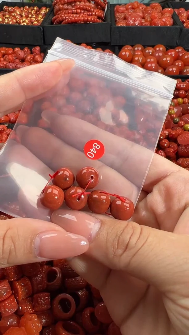 南红玛瑙未镶嵌颈饰1