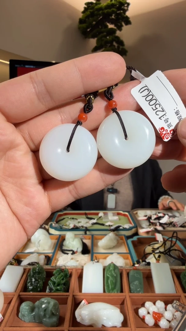 颈饰未镶嵌和田玉J多样性发货其中一件