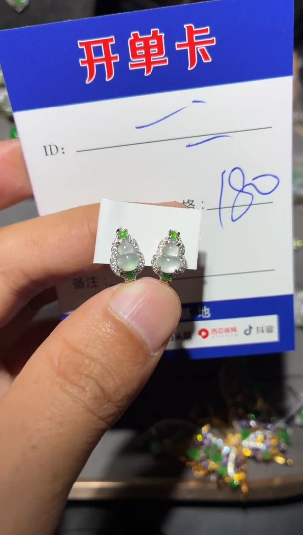 银S925镶嵌翡翠耳饰一*向 一二