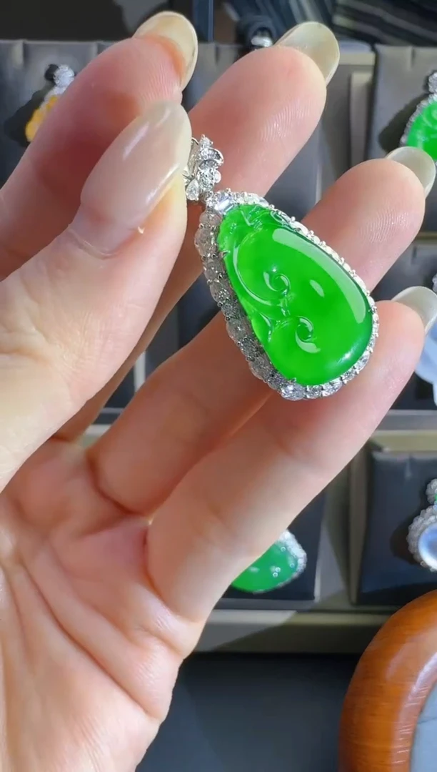 翡翠18K金镶嵌吊坠(不含链)星*汇如意