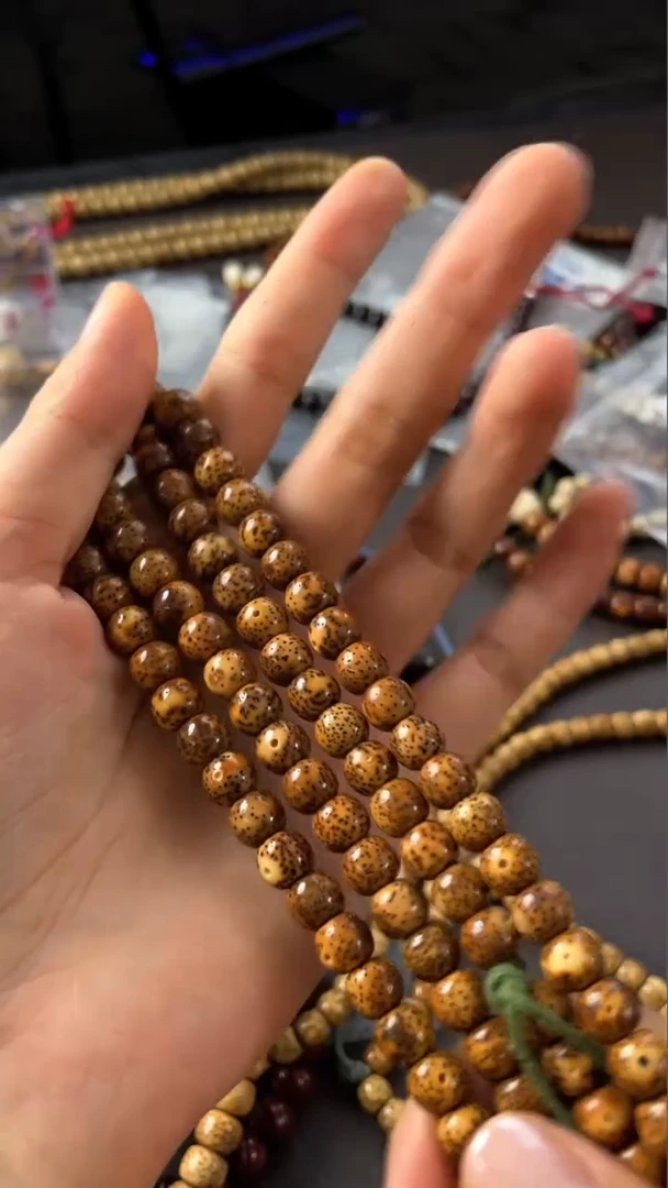 吊坠星月菩提精工级粉皮浅珀桶珠8*7长串（B）