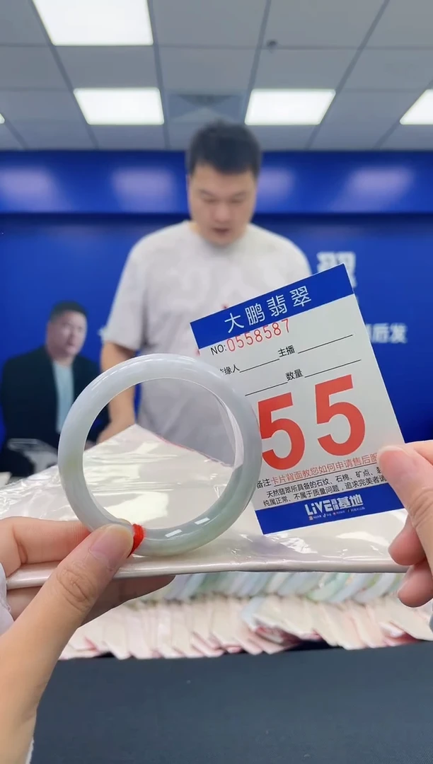 翡翠手镯未镶嵌AAAAAAAA