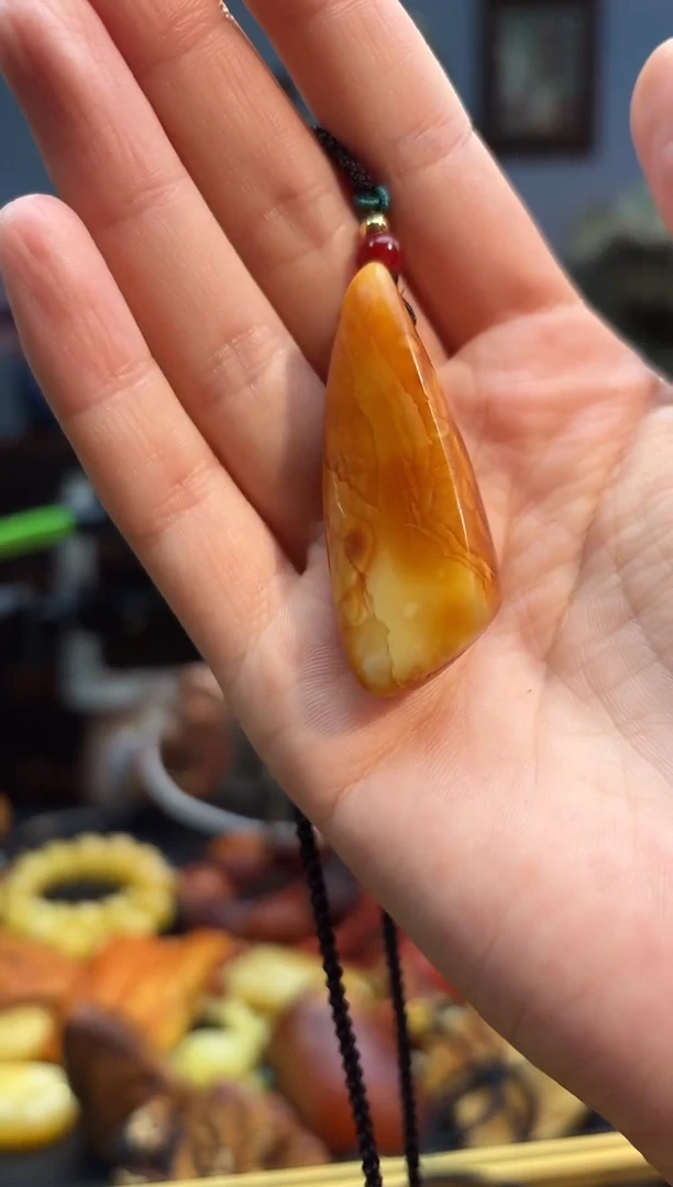 琥珀颈饰未镶嵌吊坠
