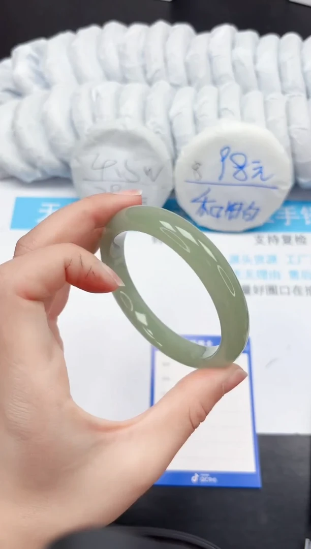 【闪购商品】石英质玉手镯未镶嵌154-64