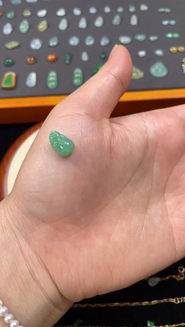 吊坠(不含链)18K金镶嵌翡翠一个JK418