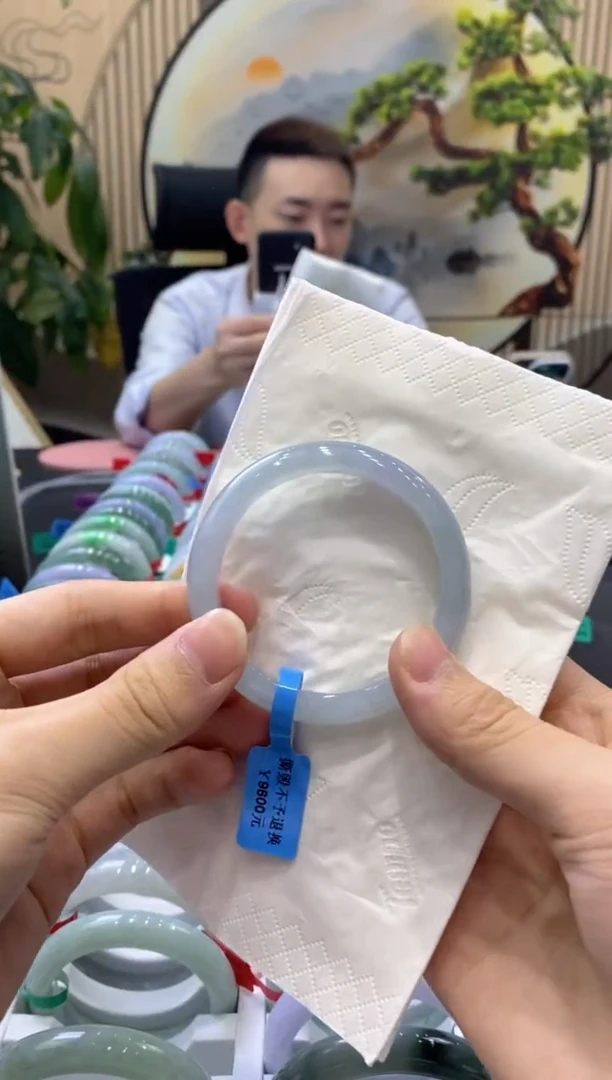翡翠手镯未镶嵌?000005675