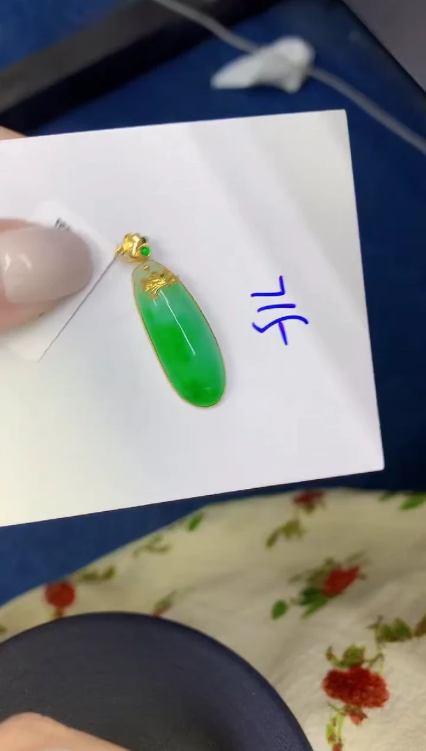 颈饰18K金镶嵌翡翠缅甸天然翡翠A货