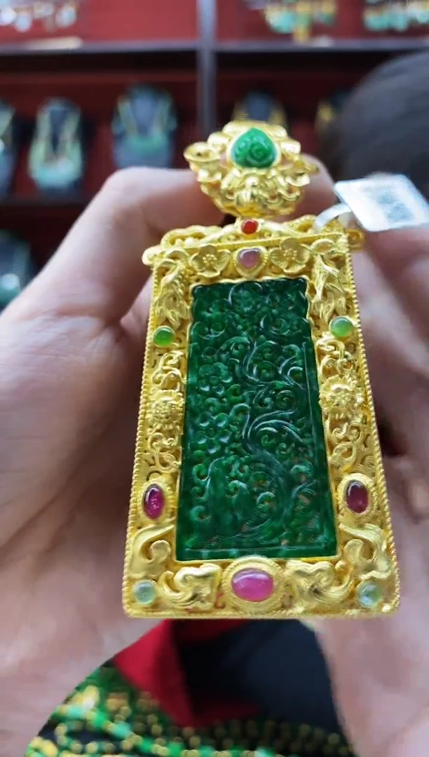 颈饰未镶嵌翡翠吊坠